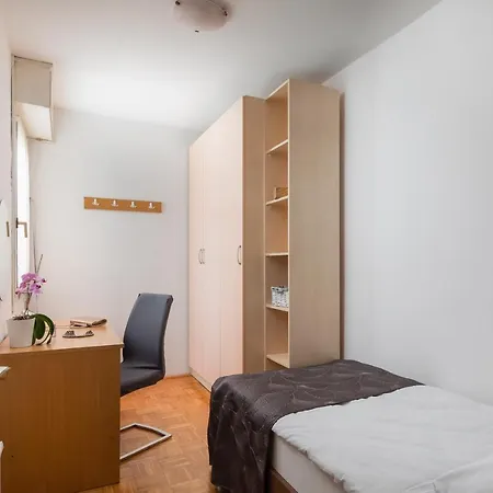 Lucy In Apartamento