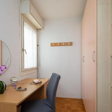 Lucy In Apartment Split