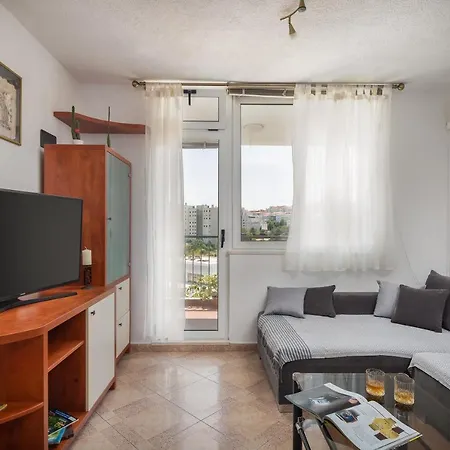 Lucy In Apartment Split