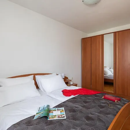 Lucy In * سبليت